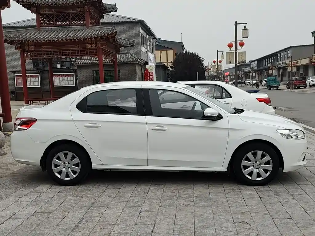 Peugeot 301 2016 1.6L MT Comfort