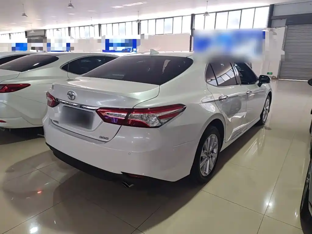 Toyota Camry 2021 2.0G Luxury