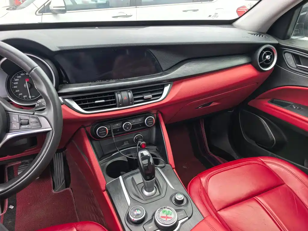 Alfa Romeo Stelvio — миниатюра 11