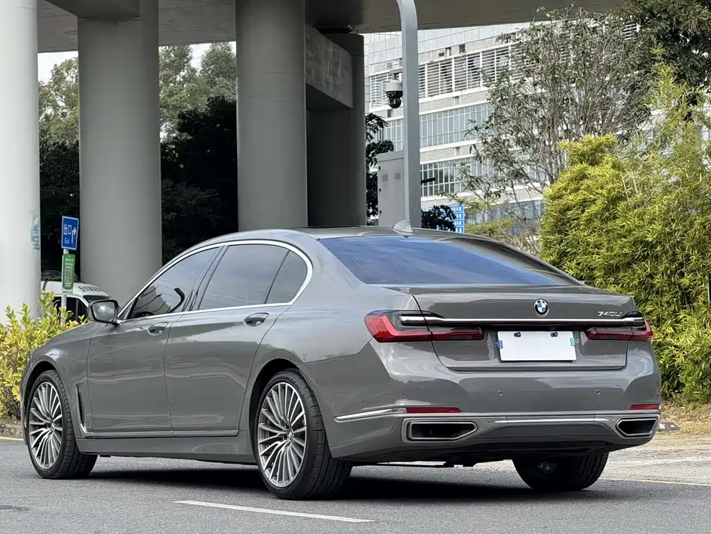 BMW 7 SERIES