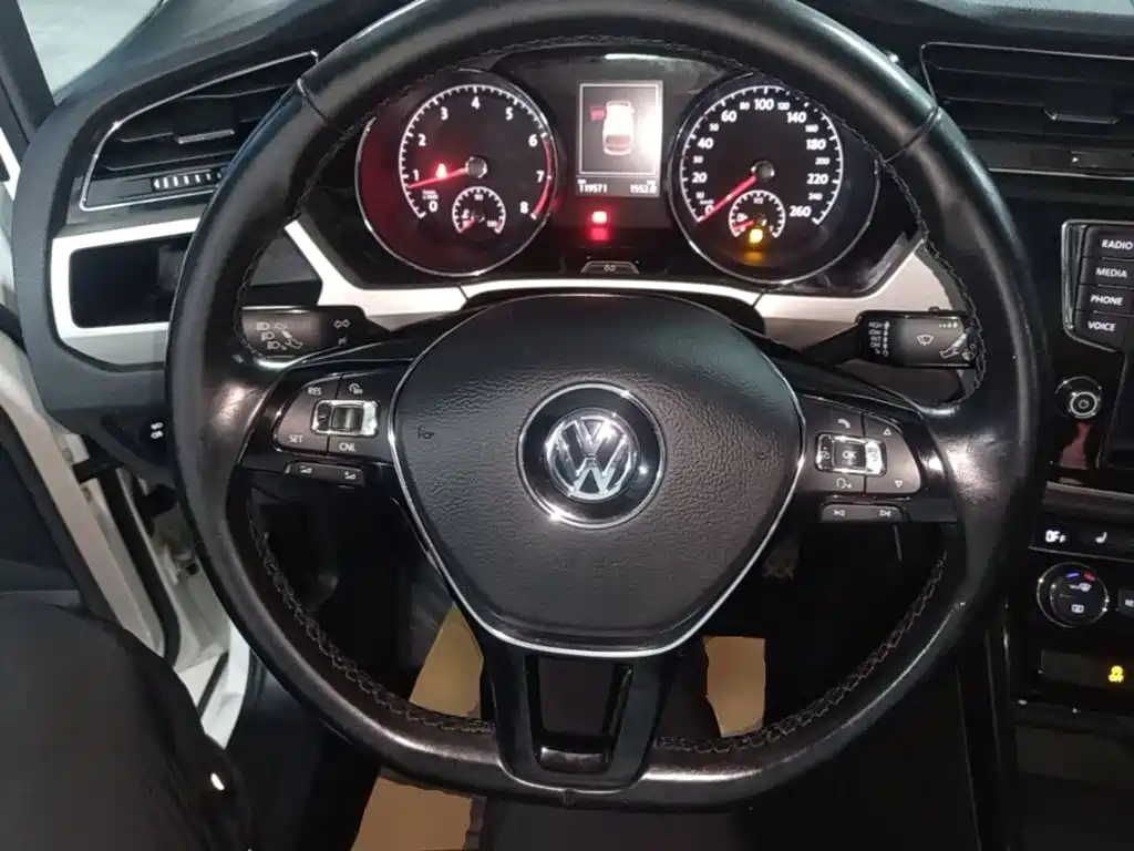 Volkswagen Touran — миниатюра 11