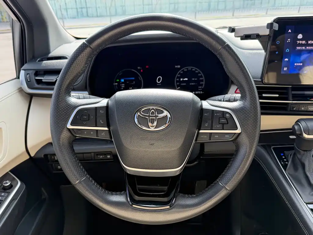 Toyota Sienna — миниатюра 20