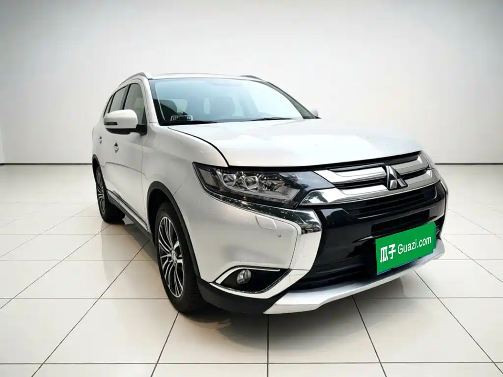Mitsubishi Outlander — миниатюра 3