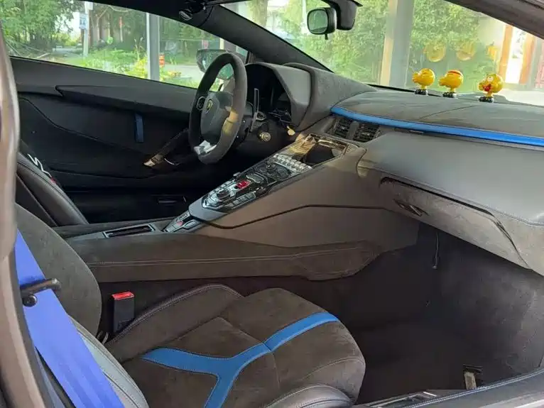Lamborghini Aventador — миниатюра 5