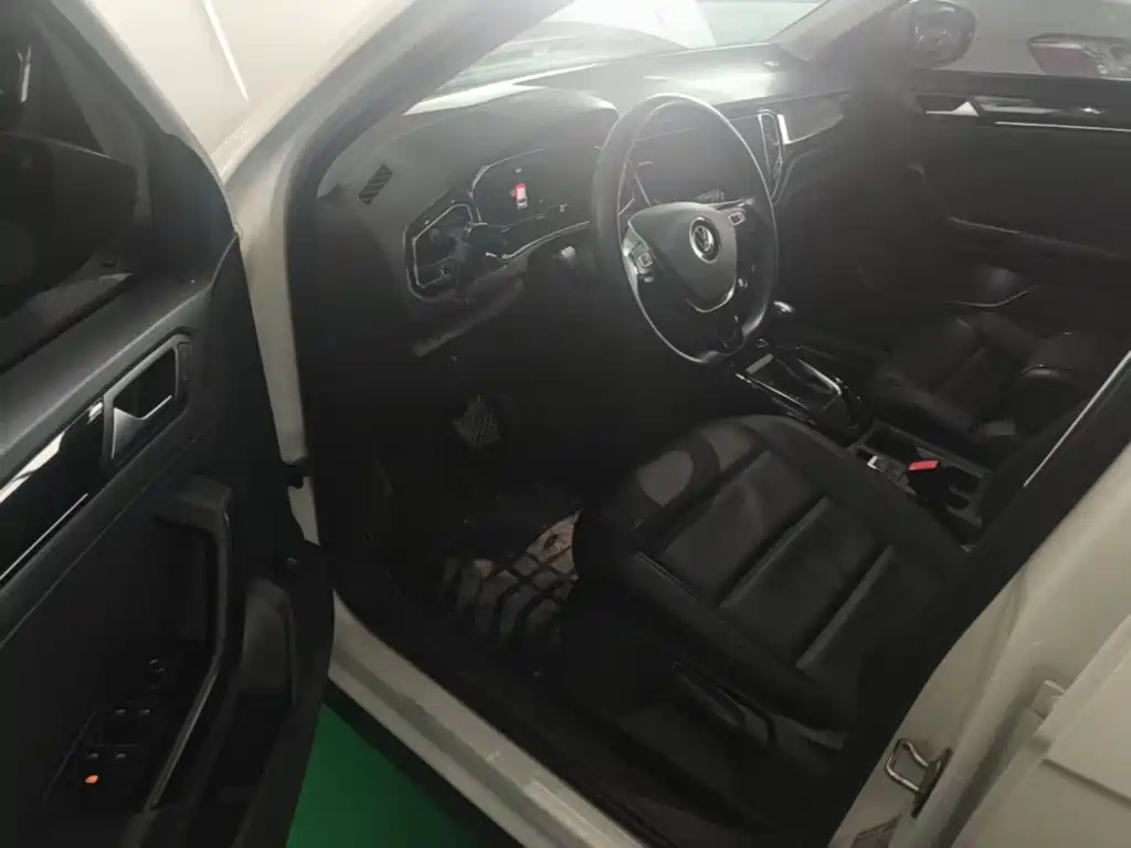 Volkswagen T-Roc — миниатюра 12
