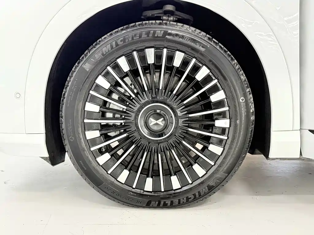 XPeng X9 — миниатюра 4