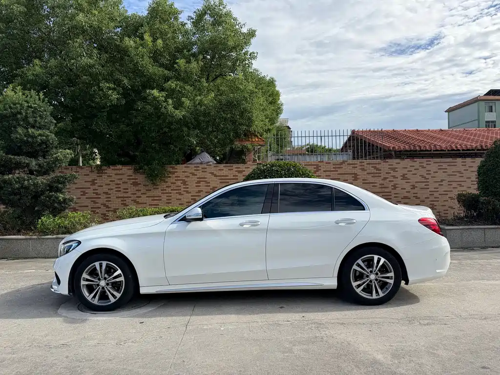 Mercedes-Benz C-Class — миниатюра 4