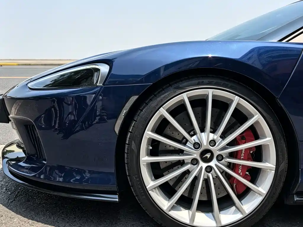 McLaren GT — миниатюра 5