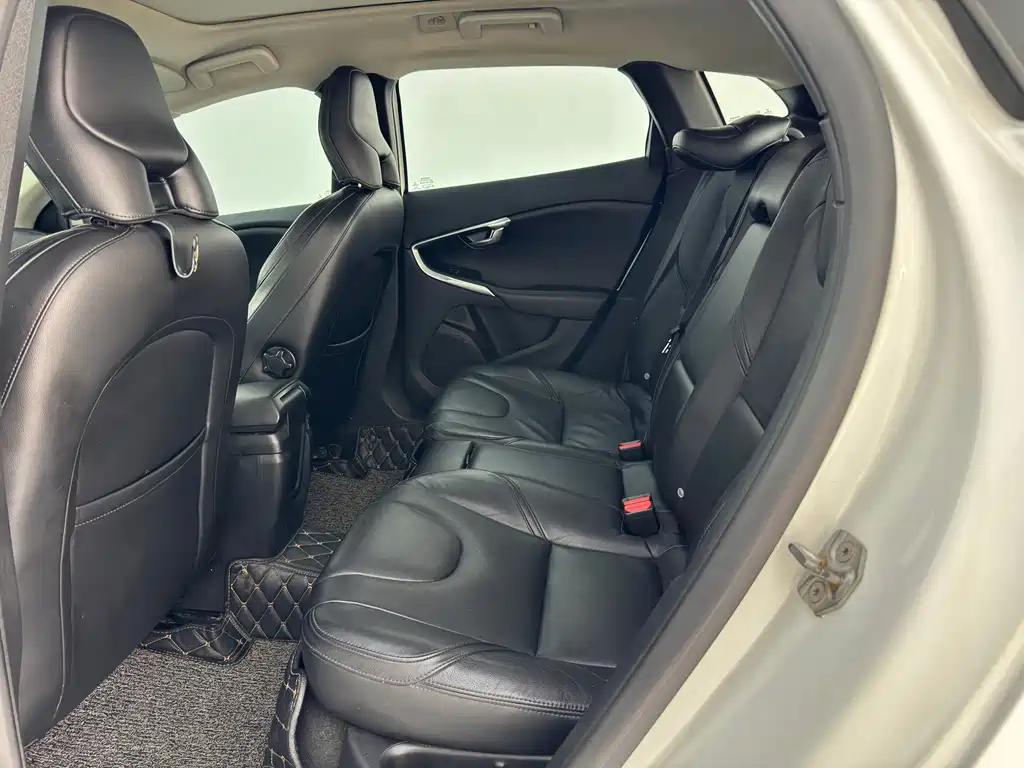 Volvo V40 — миниатюра 8