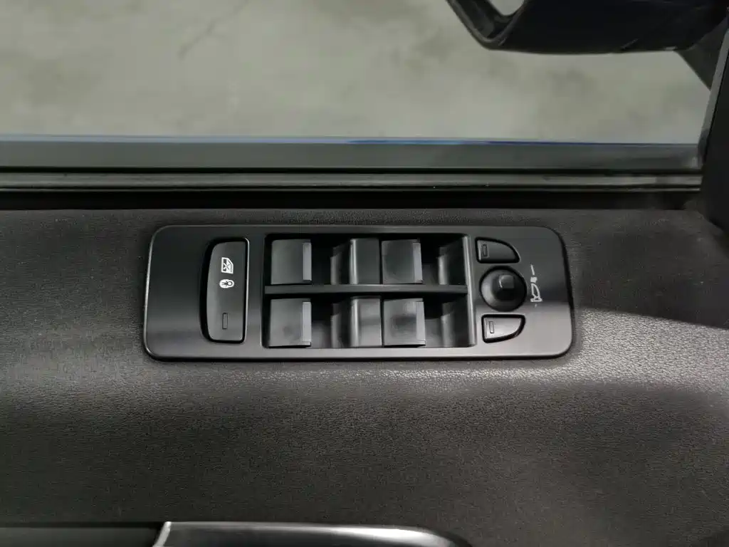Land Rover Discovery Sport — миниатюра 9