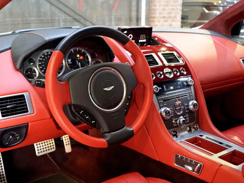 Aston Martin DB9 — миниатюра 6