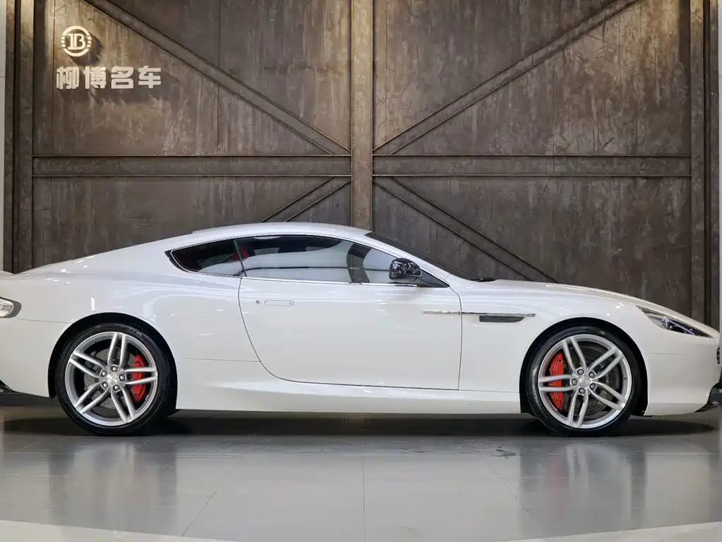 Aston Martin DB9 — миниатюра 18