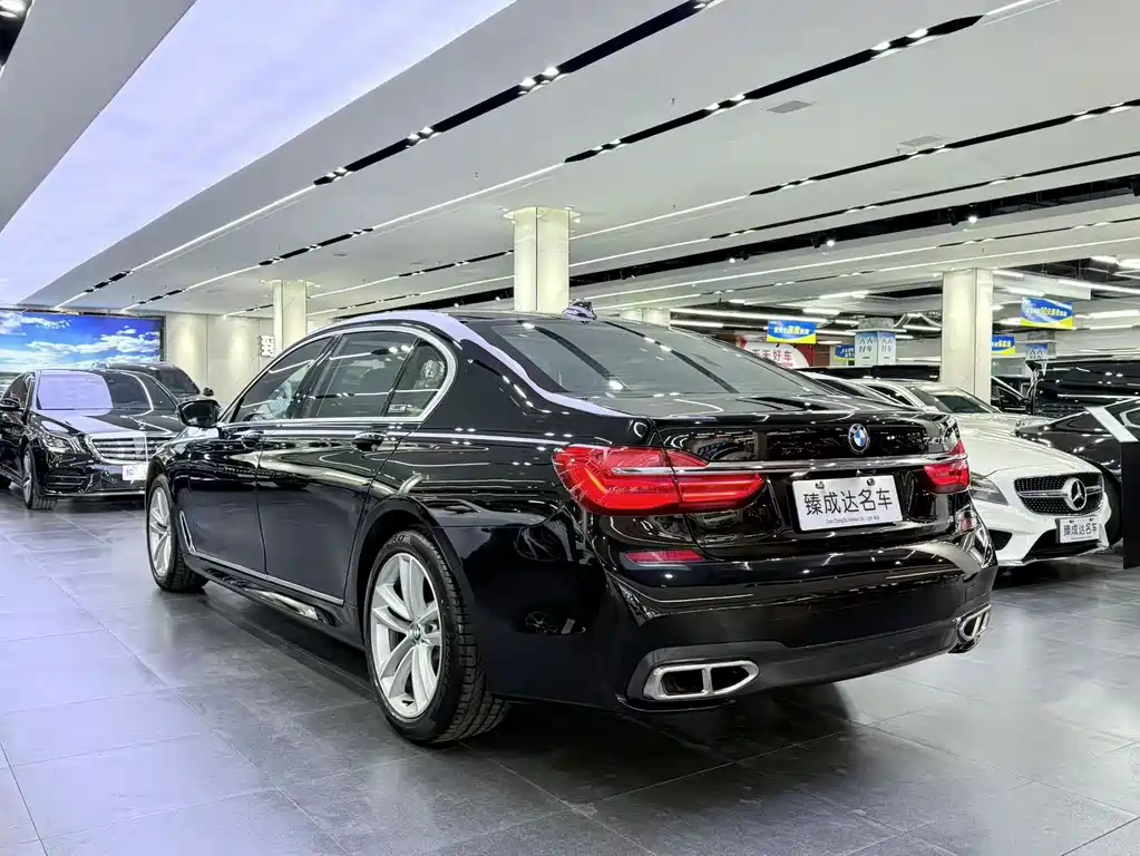 BMW 7 SERIES