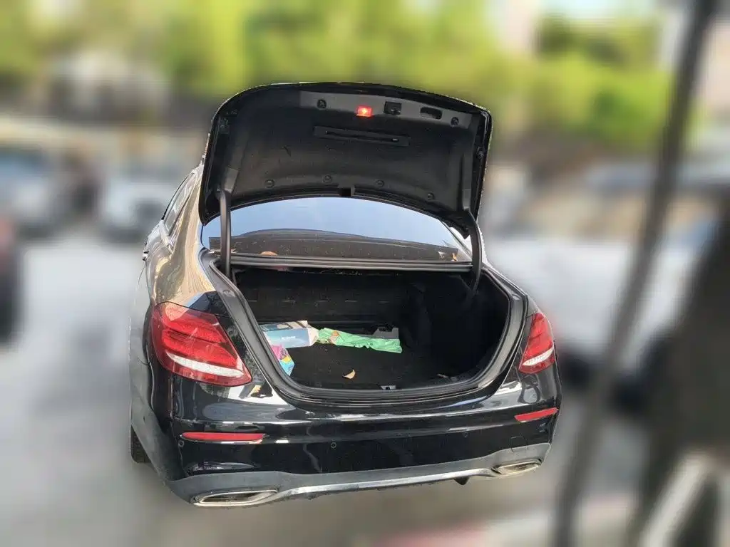 Mercedes-Benz E-Class — миниатюра 20