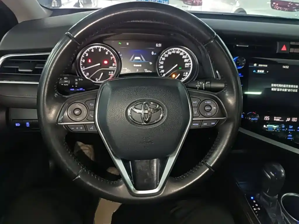 Toyota Camry — миниатюра 11
