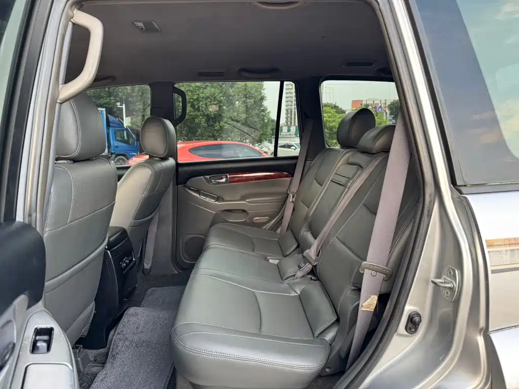 Toyota Land Cruiser Prado 2004 5.7L AT