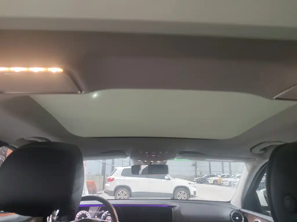 Mercedes-Benz E-Class — миниатюра 14