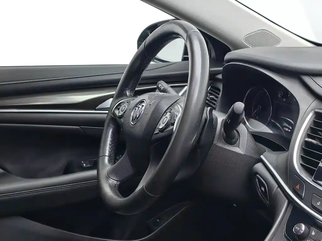 Buick LaCrosse — миниатюра 22