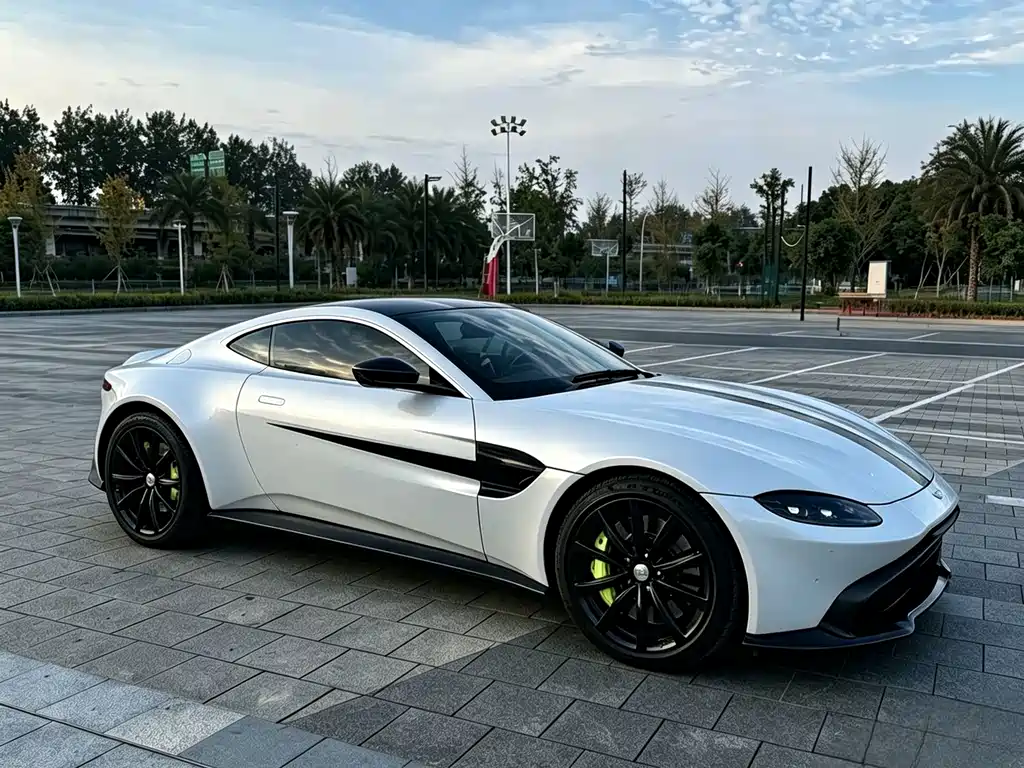 Aston Martin V8 Vantage — миниатюра 2