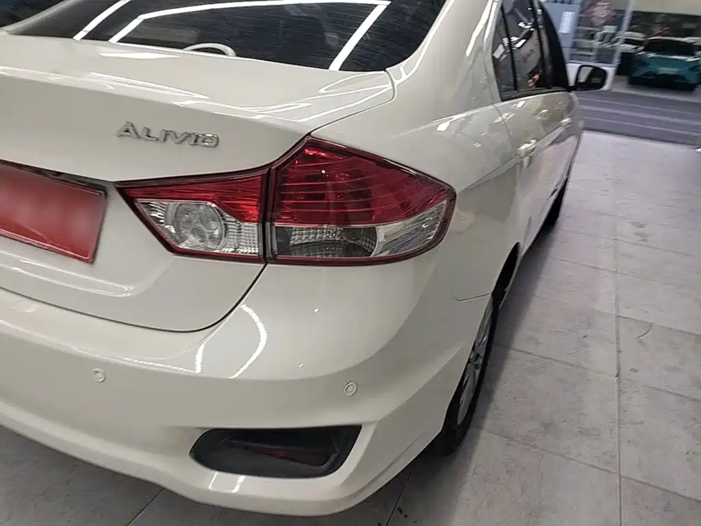 Suzuki Alivio — миниатюра 8