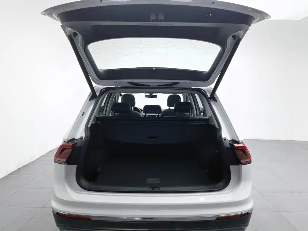 Volkswagen Tiguan L — миниатюра 16