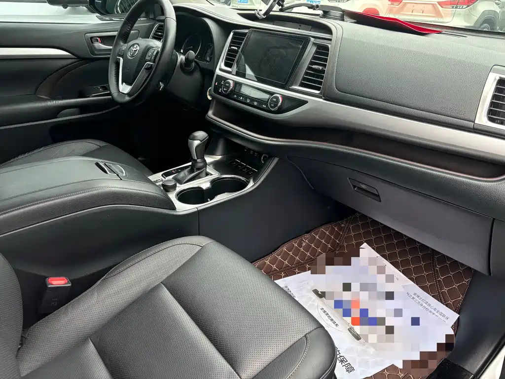 Toyota Highlander 2018 2.0T Luxury 7 мест V