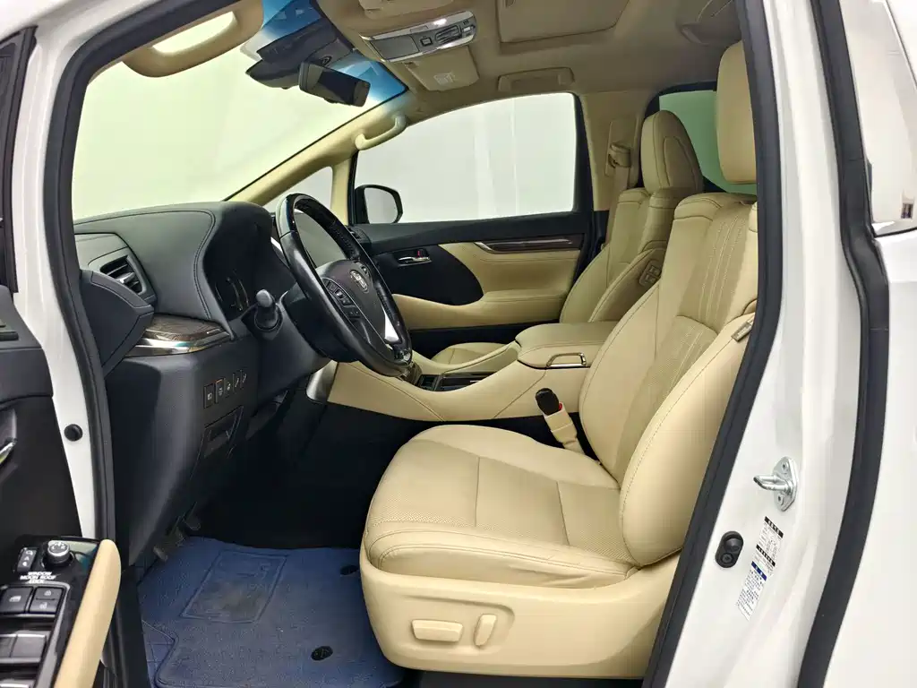 Toyota Alphard — миниатюра 3