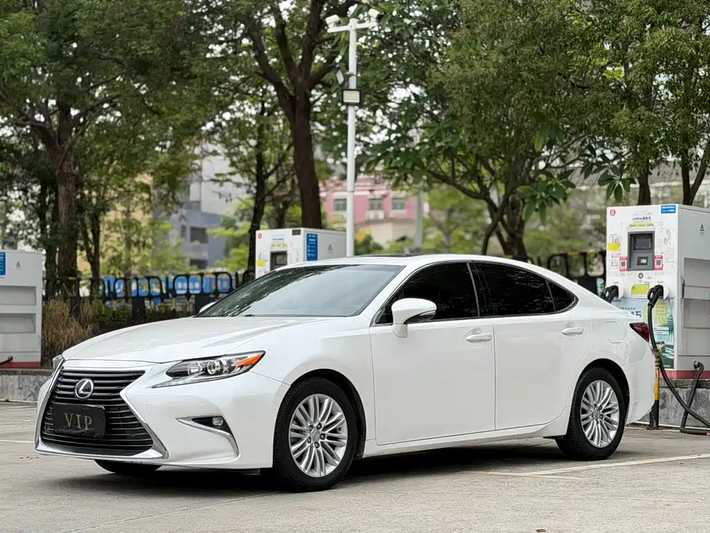 Lexus ES 2016