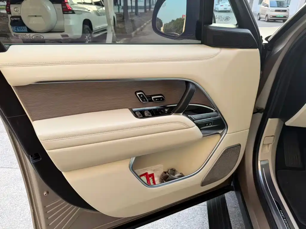 Land Rover Range Rover — миниатюра 8