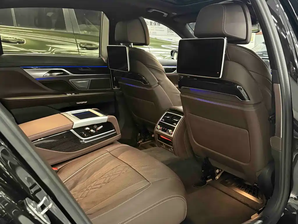 BMW 7 Series — миниатюра 15