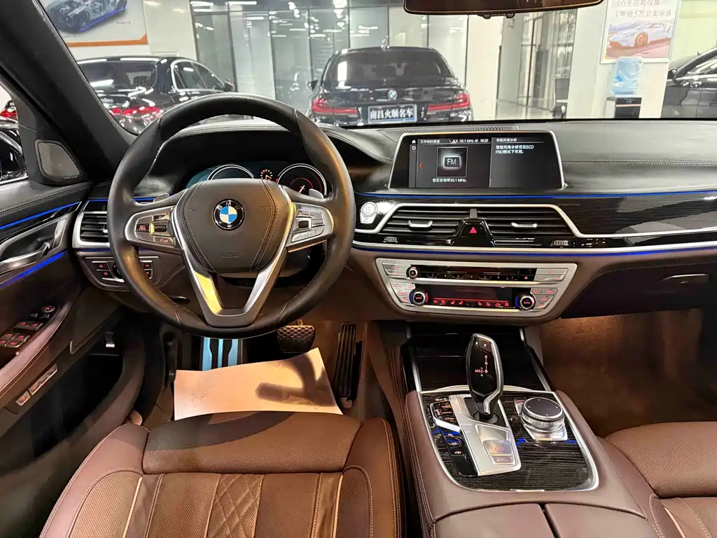 BMW 7 Series — миниатюра 17
