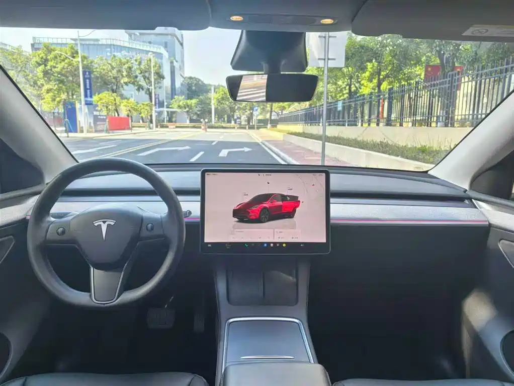 TESLA MODEL Y