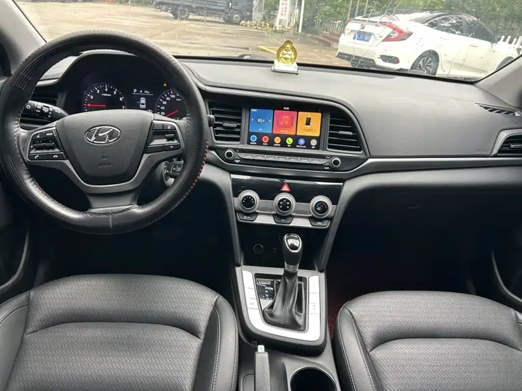 Hyundai Elantra — миниатюра 8