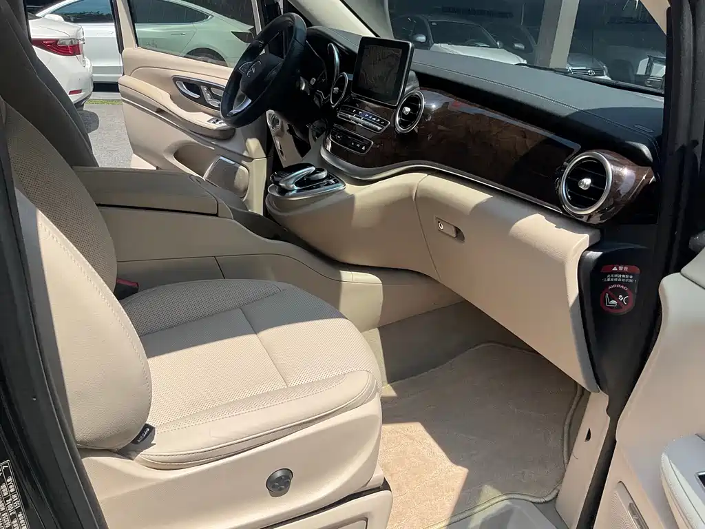Mercedes-Benz V-Class — миниатюра 13