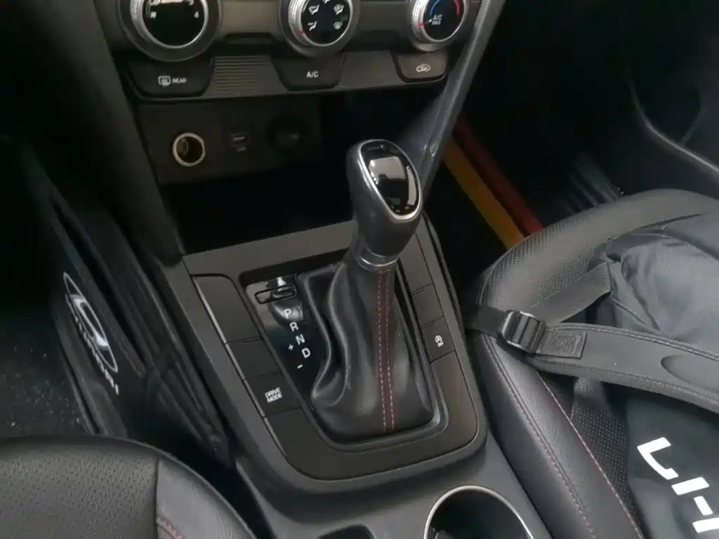 Hyundai Elantra — миниатюра 14