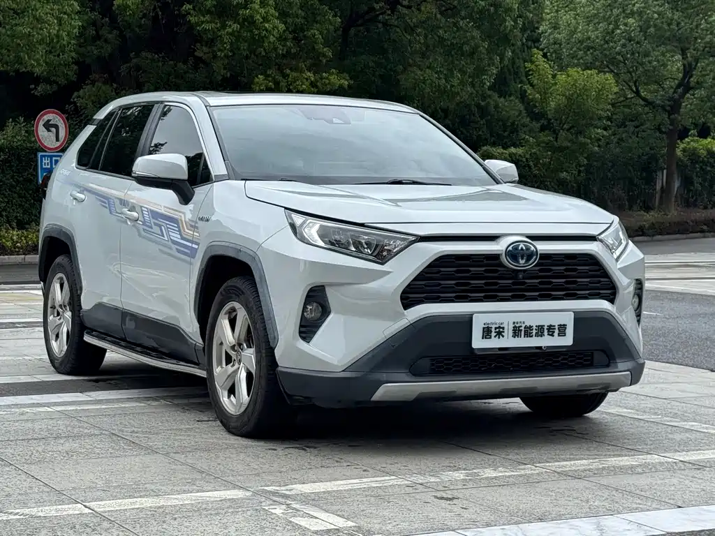 Toyota RAV4 — миниатюра 3