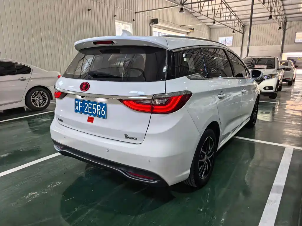 BYD MAX — миниатюра 7