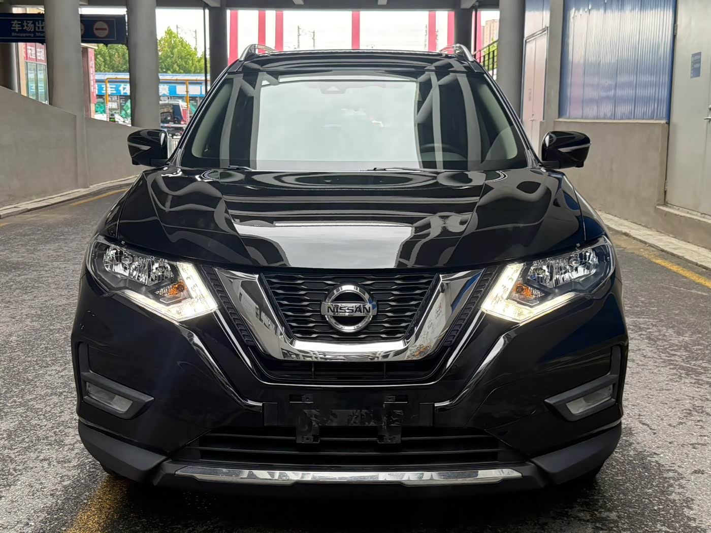 Nissan X-Trail 2.0 л 2023 г. Чёрный, пробег 35000 км
