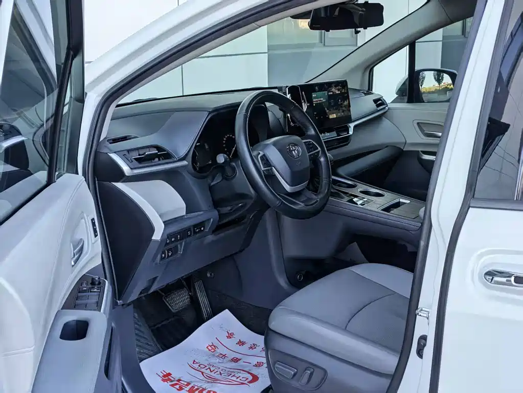 Toyota Granvia — миниатюра 6