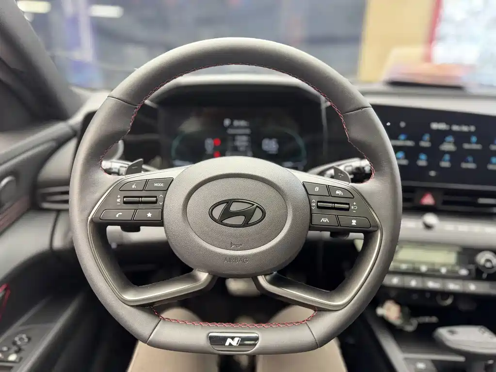 Hyundai Elantra — миниатюра 12