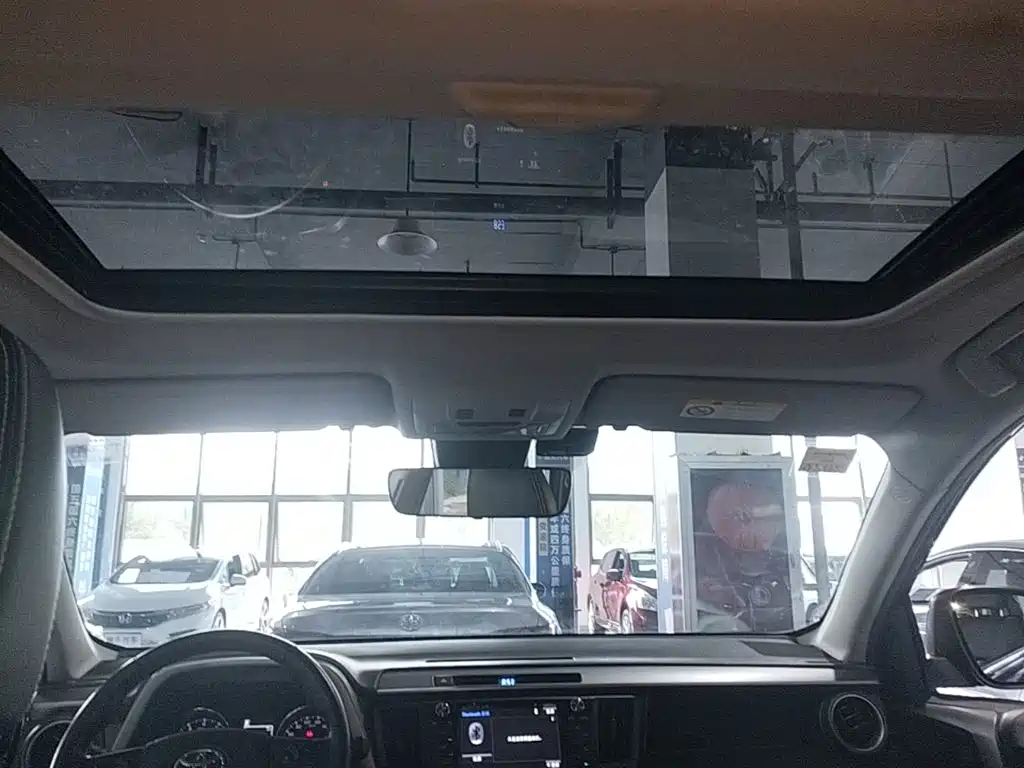 Toyota RAV4 — миниатюра 18