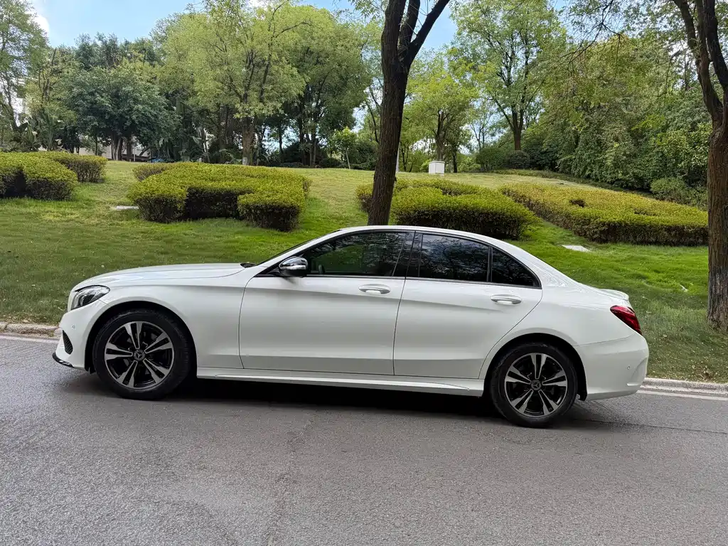 Mercedes-Benz C-Class — миниатюра 4