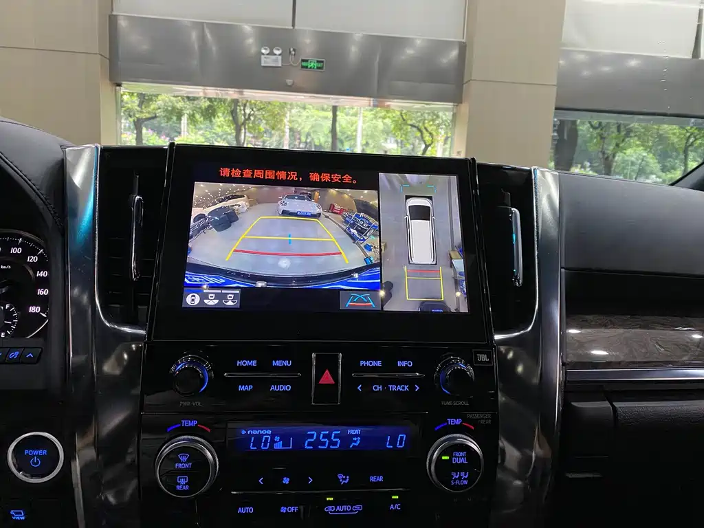 Toyota Vellfire — миниатюра 12