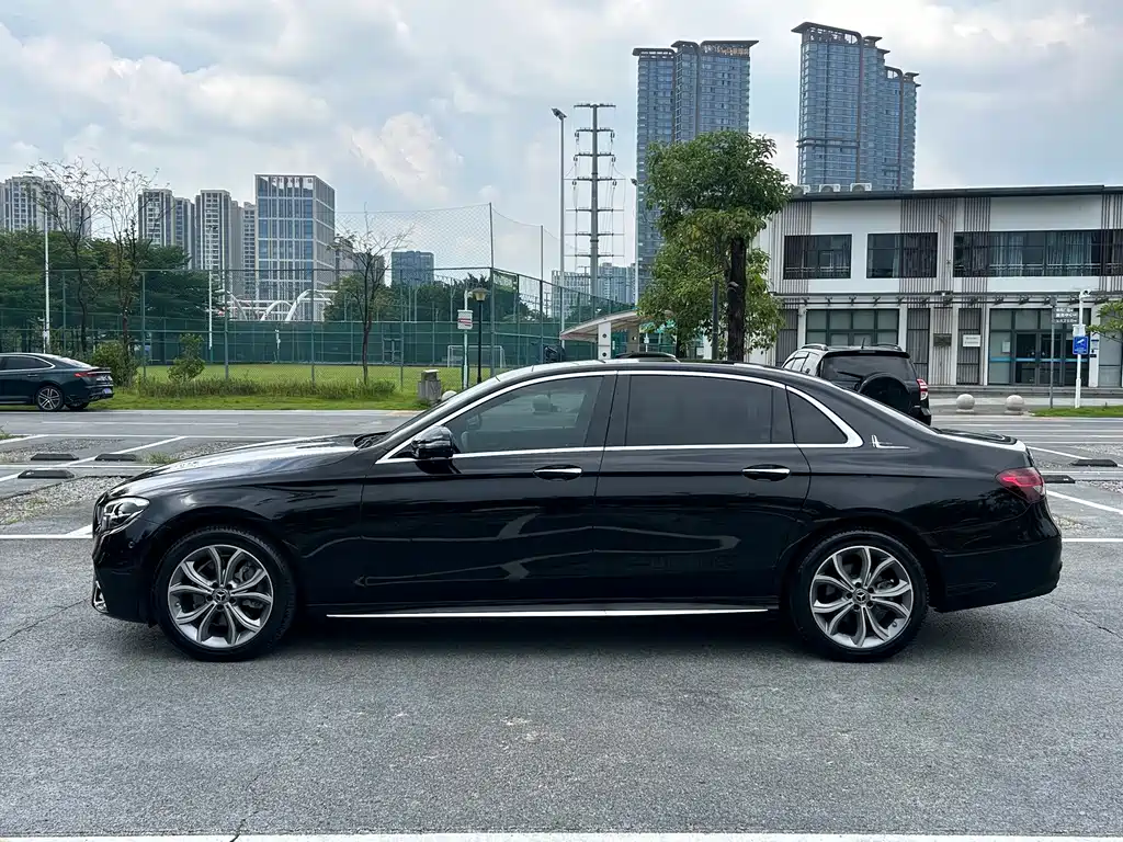 Mercedes-Benz E-Class — миниатюра 7