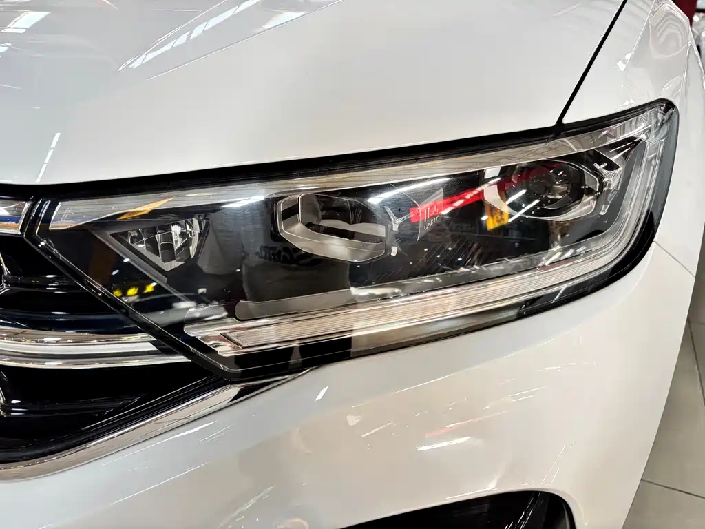 Volkswagen T-Roc — миниатюра 4
