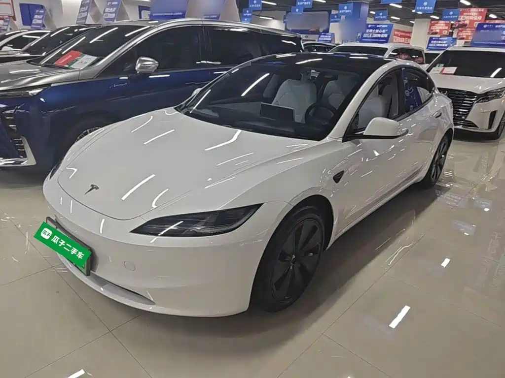 Tesla Model 3 — миниатюра 2