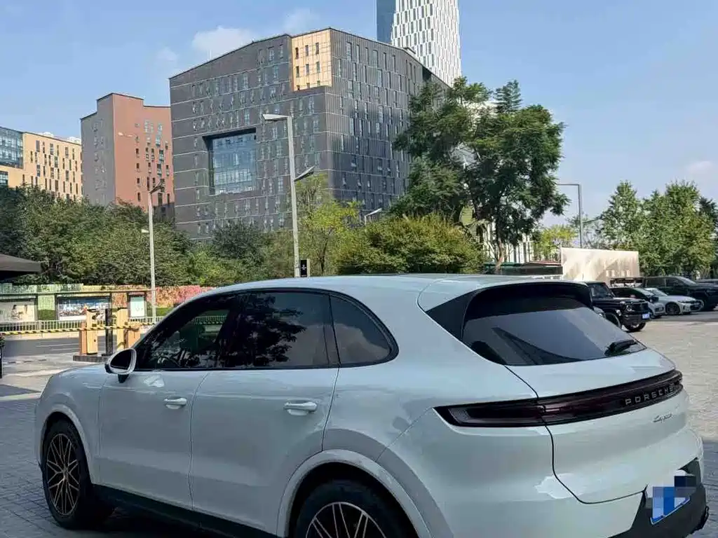 Porsche Cayenne — миниатюра 7