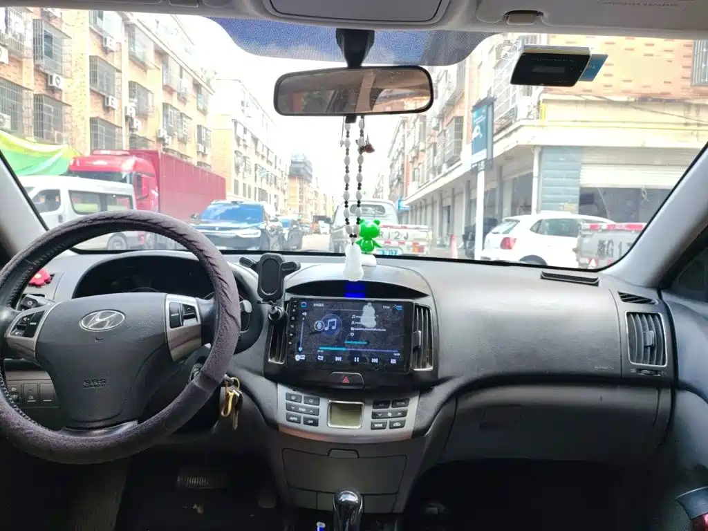 Hyundai Elantra — миниатюра 10