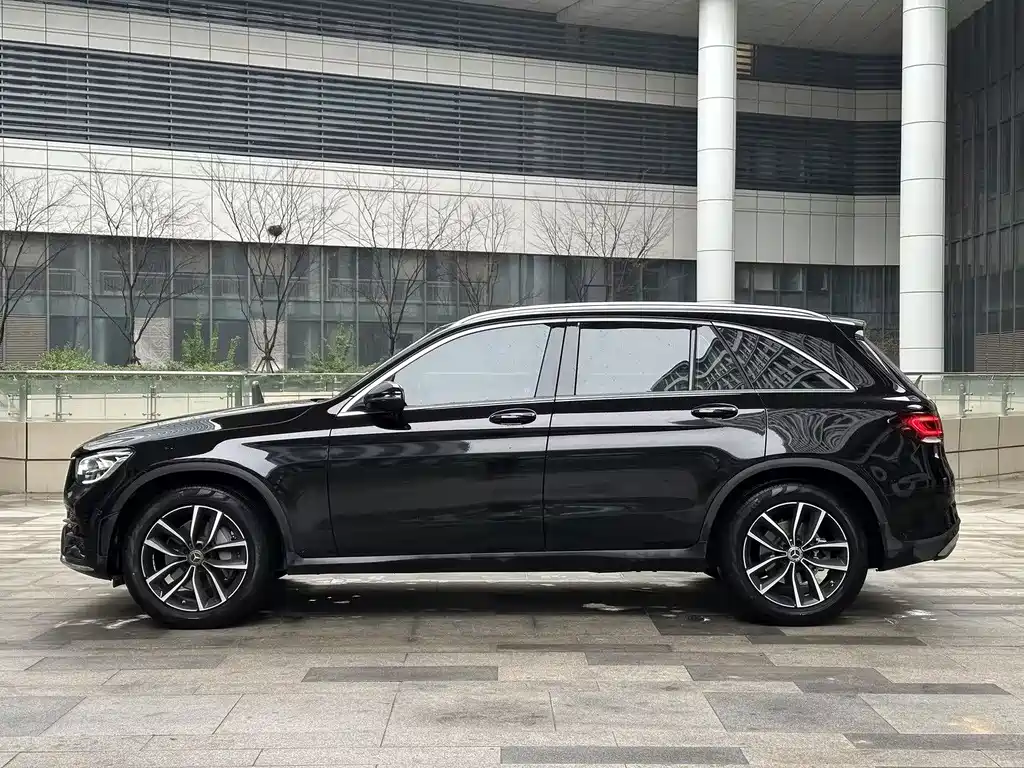 MERCEDES-BENZ GLC