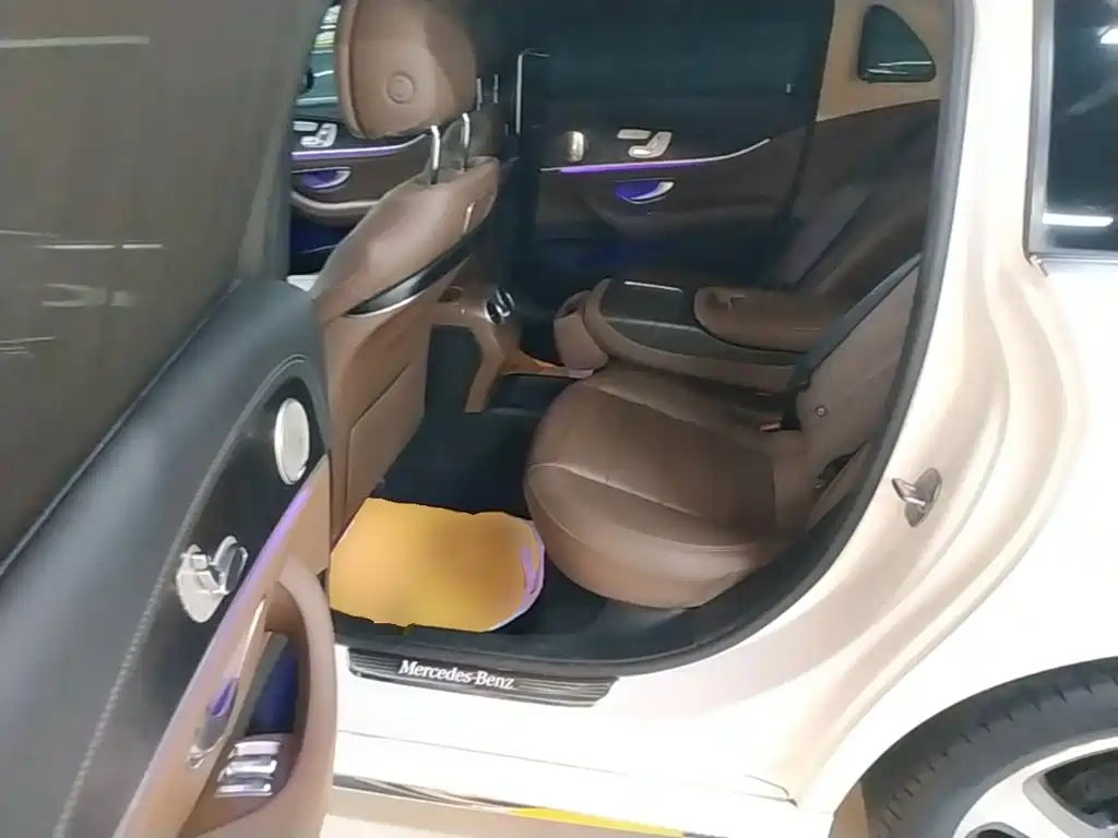 Mercedes-Benz E-Class — миниатюра 17